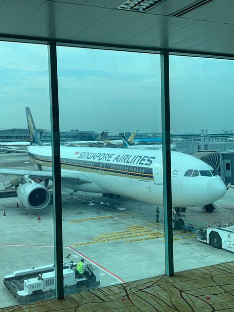 SQ112 SIngapore to Kuala Lumpur (1 May 2019) Singapore Airlines Aesthetic, Singapore Airport Snapchat, Bandara Singapore, Singapore Airport Aesthetic, Kuala Lumpur Airport, Singapore Airline, Singapore Airport, Singapore Trip, Vision Goals