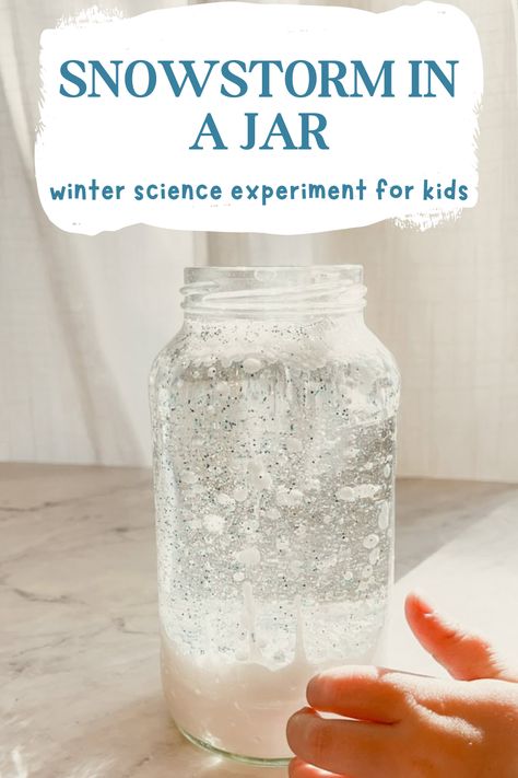 Kids will love making a snowstorm in a jar for a fun winter weather science experiment!  This is a great winter stem activity for kids in preschool and older.  It is easy to set up and would be a great winter classroom activity! Weather Stem Activities Kindergarten, Things That Start With A, Snowstorm In A Jar, Vetenskapliga Experiment, Science Experiments Kids Elementary, Winter Science Experiments, Science Experience, Toddler Science Experiments, Science For Toddlers