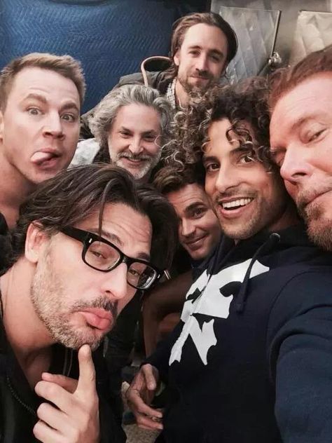 #MagicMike funny selfie. It's new/old photo pic.twitter.com/mIf4PxxnC7 Channing Tatum Magic Mike, Chaning Tatum, White Collar Quotes, Movie Challenge, Adam Rodriguez, Magic Mike Xxl, Funny Selfies, Leading Men, Summer Movie