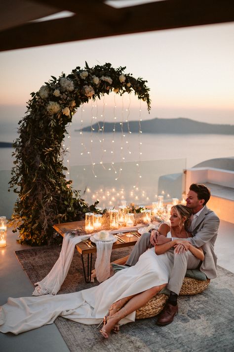 Santorini Proposal Ideas, Wedding In Santorini, Wedding Greece Inspiration, Santorini Proposal, Intimate Proposal Ideas, Wedding Drink Table, Wedding Proposal Ideas Engagement, Eloping Ideas, Greece Elopement