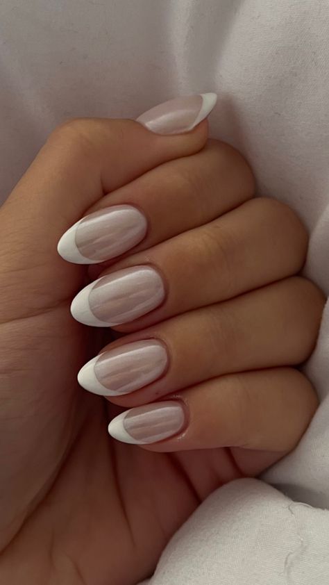 Ombre Chrome Nails, White French Tips, White Chrome Nails, White Tip Nails, Pink Chrome Nails, Bunny Nails, Viral On Tiktok, Eye Nails, Pearl Nails