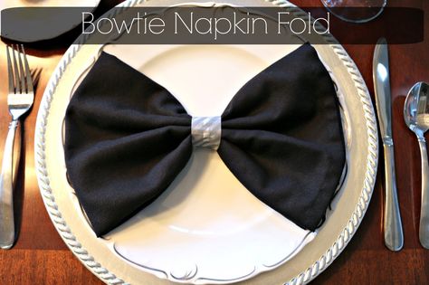 How To Fold a Napkin into a Bowtie Creative Napkin Folding Ideas, Bow Tie Napkins, Thanksgiving Napkin Folds, Creative Napkin Fold, Diy Napkin Folding, Napkin Folding Tutorial, Napkin Folding Ideas, Christmas Napkin Folding, Fancy Napkin Folding