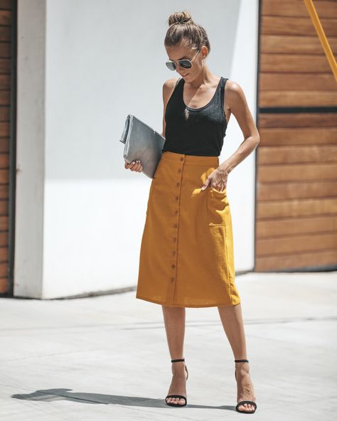 Mustard Midi Skirt Outfit, Mustard Skirt Outfit, Midi Skirt Outfit Spring, Cotton Skirt Outfit, Spring Skirt Outfits, Mustard Skirt, Skirt Outfit Summer, Leather Envelope Clutch, Fall Closet