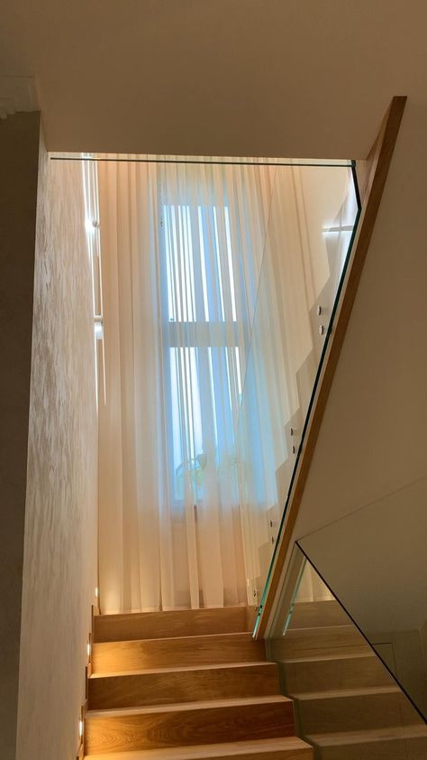 Stair With Window, Stairs Window Curtain, Staircase Window Curtains, Stair Window Ideas, Curtain Stairs, Staircase Window Design, Stair Landing Decor, Internal Stairs, Staircase Window