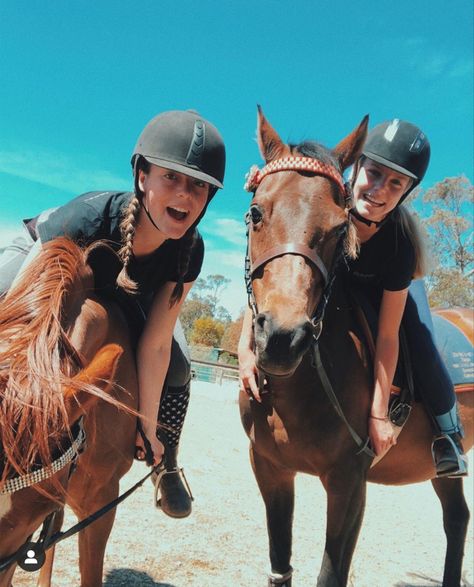 Horse Best Friend Pictures, Friends Horse Riding, Aesthetic Riding Horse, Horse Riding Friends Aesthetic, Horse Friends Aesthetic, Best Friends Riding Horses, Best Friends Horse Riding, Fun Things To Do With Horses, Cute Horse Pics