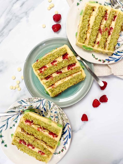 Raspberry, Pistachio and White Chocolate Cake - Baking with Aimee. White Chocolate Raspberry Pistachio Cake, Pistachio And White Chocolate Cake, Easy But Impressive Cakes, Easy Showstopper Cakes, Pistachio Sponge Cake Recipes, Easy Impressive Birthday Cake, Impressive Baking Recipes, Impressive Cake Recipes, Chocolate And Pistachio Cake