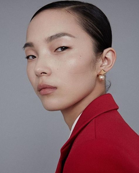 White Models Are Boring on Instagram: “Xiao Wen Ju in Obsession With Her for Madame Figaro China July 2017, photographed by Jumbo Tsui. . . . . .  #newyork #newyorkcity…” Xiao Wen Ju, Minimal Portrait, Alfred Stieglitz, Madame Figaro, Face References, Beauty Shoot, Beauty Shots, Editorial Makeup, Southeast Asian