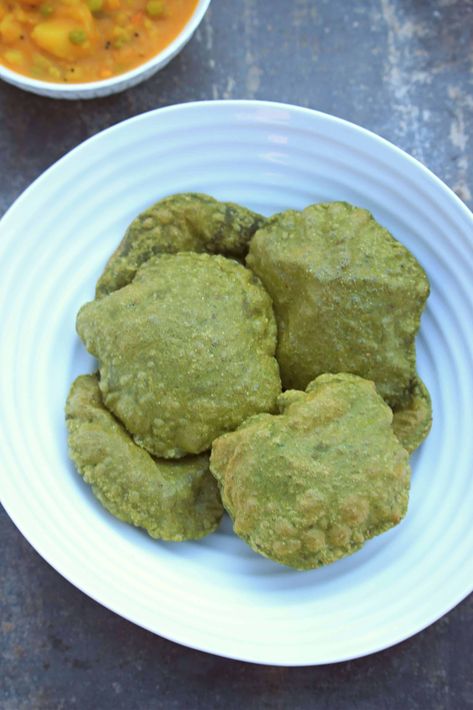 Palak Puri | Spinach Poori | Deep Fried Spinach Flatbread Palak Puri, Spinach Flatbread, Fried Spinach, Indian Flatbread, Spinach Rice, Colorful Dishes, Chopped Spinach, Spinach Recipes, Spinach Leaves