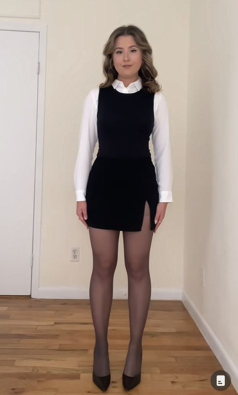 Tight Skirt Outfit, Woman Braids, Outfit Feminine, Black Tights Outfit, Classic Hollywood Glamour, Stockings Outfit, Tights Fashion, Pantyhose Fashion, Sixth Form