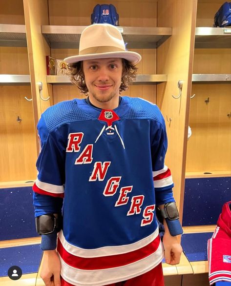 Artemi Panarin, Rangers Hockey, Hot Hockey Players, Hockey Boys, National Hockey League, Athletic Men, New York Rangers, Hockey Players, Ice Hockey