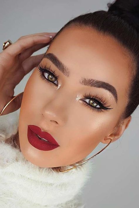 Beautiful Winter Makeup - Get it while it is still available - So take action right now! Click to visit! Metallic Eye Makeup, Glam Makeup Looks, Christmas Party Makeup, Holiday Party Makeup, Red Lips Makeup Look, Maquillage On Fleek, Christmas Makeup Look, Holiday Makeup Looks, Red Lip Makeup