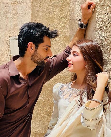 Karan Wahi, Kinza Hashmi, Korean Couple Photoshoot, Wedding Photoshoot Props, Bride Photography Poses, Cute Couples Photography, Wedding Couple Poses Photography, Couple Picture Poses, You Are My Everything