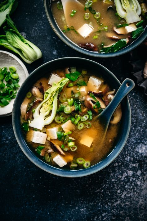 Vegetarian Miso Soup, Tofu Miso Soup, Vegan Miso Soup, Miso Soup Recipe, Soup Vegetarian, Tofu Soup, Vegan Soup Recipes, Asian Soup, Miso Soup