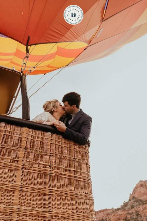 This couple decided to elope in Sedona, complete with a hot air balloon ride and jeep adventure. Get inspired by this epic hot air balloon elopement in Sedona Arizona. Photo by Adventure and Vow. Unique Engagement Photoshoot, Balloon Proposal, Hot Air Balloons Photography, Hot Air Balloon Wedding, Jeep Adventure, Photoshoot Winter, Proposal Pictures, Air Balloon Festival, Q Photo