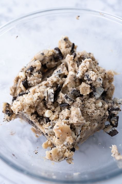 Oreo Cookie Dough Oreo Cookie Dough, Cookie Dough To Eat, Edible Cookie Dough Recipe, Cookie Dough Recipe, Vegetarian Cookies, White Chocolate Chip Cookies, Oreo Recipes, Cookie Dough Recipes, Edible Cookies