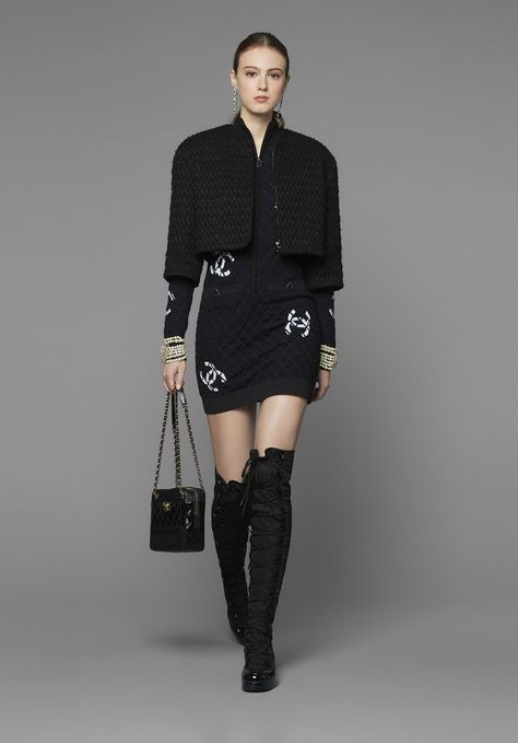 Look 16 - Fall-Winter 2019/20 Pre-collection Moda Steampunk, Lux Fashion, Pop Clothing, Chanel Fashion Show, Chanel Outfit, Chanel Dress, Fashion Chanel, Chanel Official, Chanel Official Website