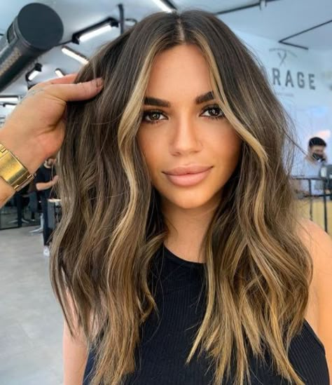 Medium Brown Hair With Highlights, Money Piece Hair Color, Carmel Brown Hair, Piece Hair Color, Money Piece Hair, Face Framing Hair, Brown Hair Inspiration, Brown Hair Inspo, Money Piece