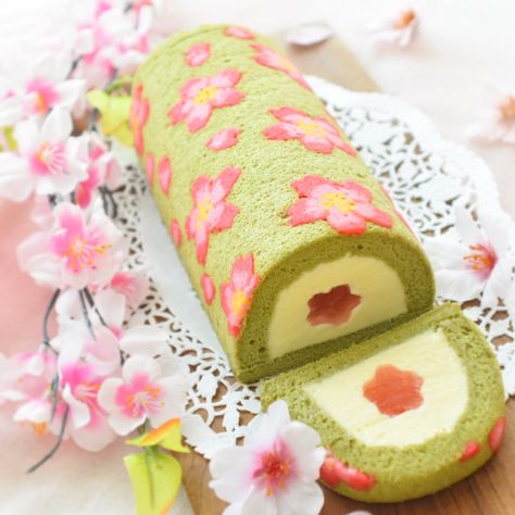 Pastel Minimalist Aesthetic, Deco Roll Cake, Apricot Butter, Swiss Roll Cakes, Strawberry Roll Cake, Bolu Gulung, Swiss Rolls, Mochi Cake, Log Cake