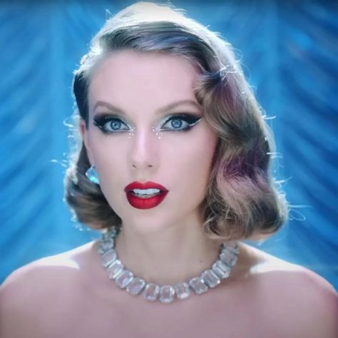 Taylor Swift Pearls, Taylor Swift Old Hollywood, Taylor Swift Portrait Photography, Taylor Swift Midnights Make Up, Midnights Taylor Swift Makeup, Taylor Swift Reference, Taylor Swift Red Lipstick, Taylor Swift Eyes, Music Video Makeup