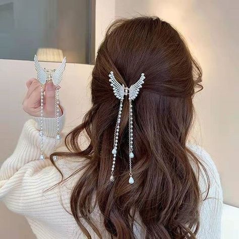 Get this hair tassel clip on amazon at best price. Simply tap on the image to redirect you to the product page. Korean Hair Accessories, Pearl Butterfly, Korean Hair, Butterfly Hair Clip, Pearl Hair Clip, Hair Claws, Fancy Hairstyles, Butterfly Hair, Pearl Hair