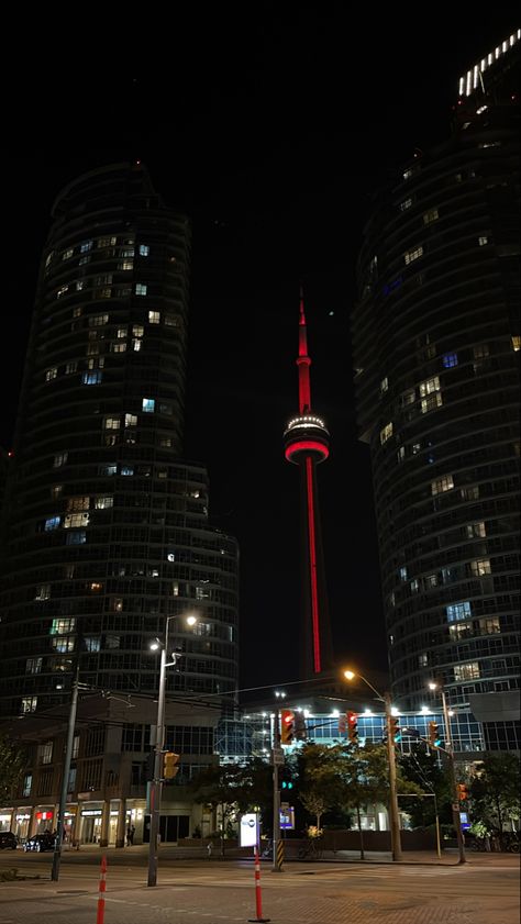 Can Tower Toronto, Cn Tower At Night, Cn Tower Aesthetic, Toronto Aesthetic, Toronto Cn Tower, Pretty City, Toronto City, Toronto Travel, Pretty Landscapes