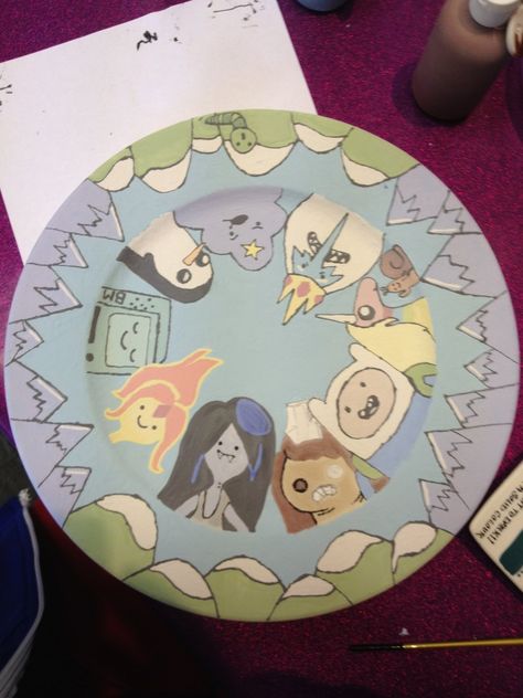 Adventure time plate Adventure Time Pottery, Painting Pottery, Leg Painting, Finn The Human, Jake The Dogs, Ceramics Ideas Pottery, Pottery Plates, Room Inspiration Bedroom, Dry Clay