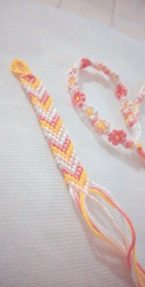 Yellow Chevron Bracelet, Cute Chevron Bracelet Colors, Aesthetic Chevron Bracelet, Pink Chevron Bracelet, Tsitp Bracelet Colors, Chevron Friendship Bracelets Color Ideas, Chevron Bracelet Ideas, Chevron Friendship Bracelets Colors, Pink Friendship Bracelets