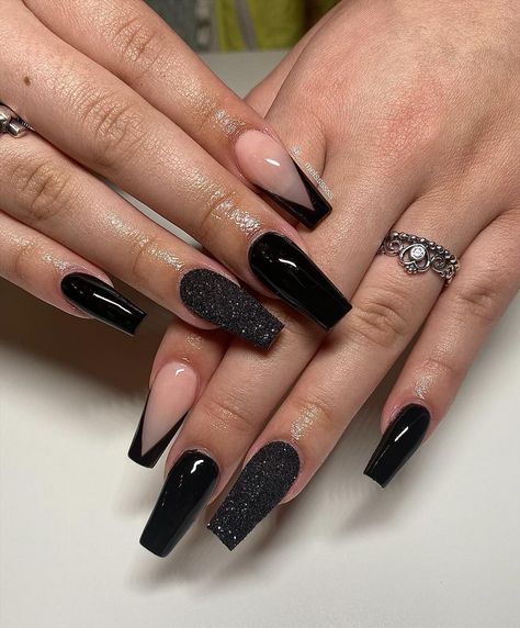 Black Fall Acrylic Nails Coffin, Black Nails Long Acrylic, Black Nails With One Glitter Nail, Black Glitter Birthday Nails, Black Glitter Nails Coffin, Nails 2024 Black, Black Party Nails, Black Nails 2024, Black Nails Ideas Glitter