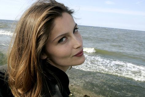 Laetitia Casta Winter Beauty Tips, Vaseline Beauty Tips, Korean Beauty Routine, Korean Beauty Tips, Laetitia Casta, French Models, French Culture, Best Beauty Tips, Winter Beauty