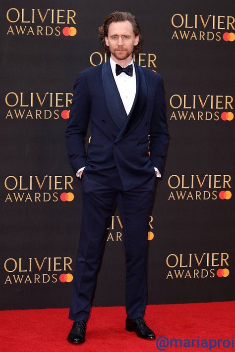 Tom Hiddleston at the Olivier Awards in a velvet navy double-breasted shawl collar Ralph Lauren tuxedo Family Editorial, Avengers Actors, Shawl Collar Tuxedo, Laurence Olivier, Ralph Lauren Suits, The Royal Albert Hall, Thomas William Hiddleston, Royal Albert Hall, Fashion Awards