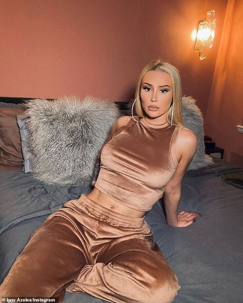 Iggy Azalea Body, Kim Kardashian Dresses, Kardashian Dresses, Iggy Azalea, Female Rappers, Wide Leg Pants, Singers, Two Piece Pant Set, Slip Dress