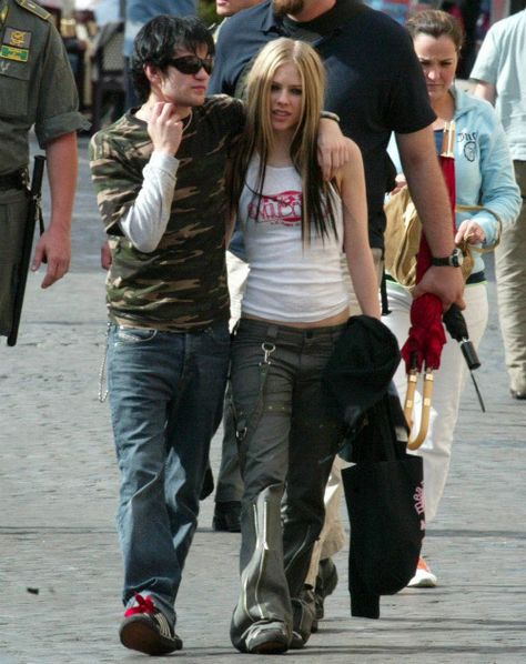 2000s Punk Aesthetic, 2000s Fashion Aesthetic, Avril Levigne, Avril Lavingne, Punk 90s, 2000s Punk, Avril Lavigne Style, 2000s Emo, Early 2000s Fashion