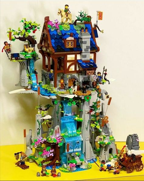 Lego Treehouse, Lego Elves Dragons, Lego Elves Sets, Lego Fairy, Lego Tree House, Lego Scenes, Brick Castle, Lego Room Decor, Lego Tree