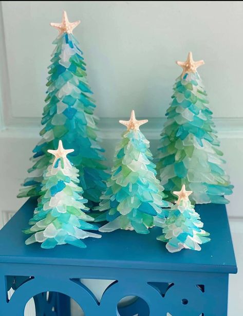 Sea Glass Christmas Trees, Glass Christmas Trees, Sea Glass Christmas Tree, Sea Glass Diy, Sea Glass Christmas, Sea Glass Art Diy, Glass Trees, Sea Glass Art Projects, Beach Glass Crafts