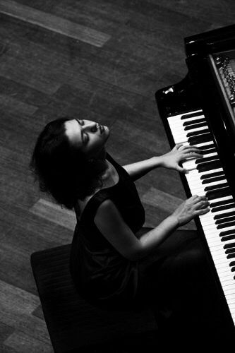 Woman Playing Piano |Black and White Photography Piano Black And White, Piano Photoshoot, Piano Photography, Piano Photo, Piano Girl, Music Photoshoot, Musician Photography, Khatia Buniatishvili, Playing Piano