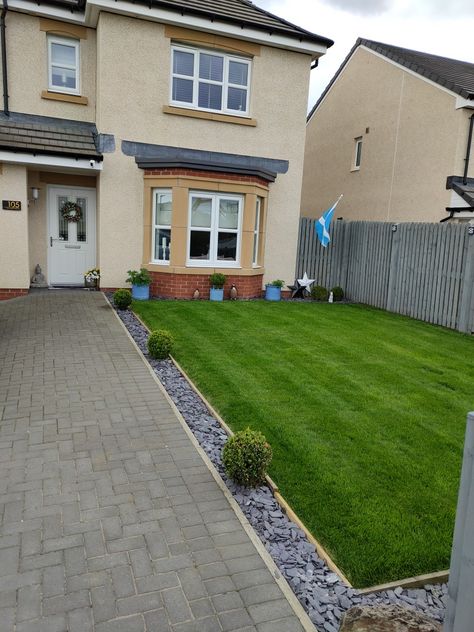 Uk Front Garden Ideas, New Build Front Garden Ideas Uk, Driveway Ideas Uk, Front Garden Ideas Uk, Front Garden Ideas, Front Driveway, Small Back Gardens, Garden Ideas Uk, Dream House Aesthetic