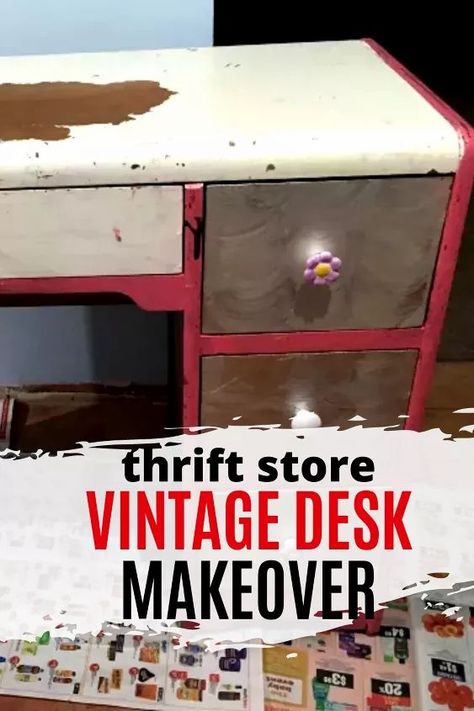 Desk Makeover Ideas, Desk Upcycle, Before And After Furniture, Repurposed Desk, Moss Wreath Diy, Desk Makeover Diy, Creative Upcycling, Burled Wood Furniture, Bedroom On A Budget