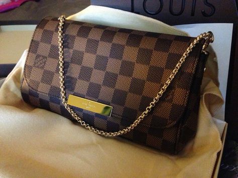 I want this Louis Vuitton Favorite PM #musthave #love New Louis Vuitton Handbags, Vintage Louis Vuitton Handbags, Louis Vuitton Favorite Pm, Louis Vuitton Favorite, Louis Vuitton Pochette, Lv Handbags, Handbag Outlet, Vintage Louis Vuitton, Vuitton Bag