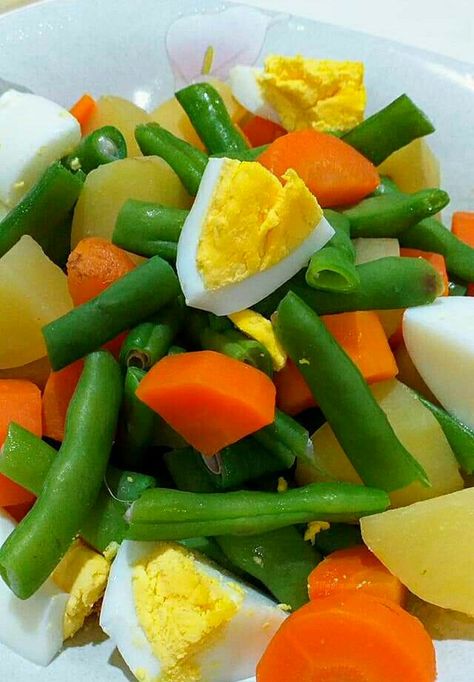 Boiled Vegetables & Egg Salad Boiled Vegetables Recipe Healthy, Boiled Vegetables Recipe, Vegetable Diet, Chicken Burgers Recipe, Homemade Comfort Food, Boiled Vegetables, Overnight Oats Recipe Healthy, Boiled Food, Fresh Salad Recipes