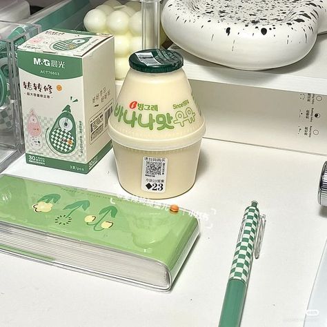 Pretty School Supplies, Green Desk, Japanese Lifestyle, Pretty Mugs, Cute Stationary, Japan Aesthetic, Aesthetic Japan, Green Theme, Cool Books