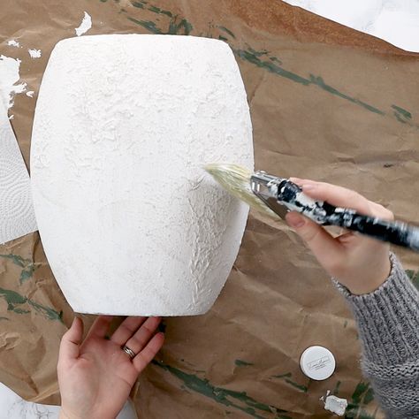 Diy Textured Planter, Diy Plaster Planter, Diy Plaster Paint, Diy Plaster Pot, Plaster Of Paris Vase Diy, How To Paint Vases, Diy Plaster Vase, How To Make Textured Paint Diy, How To Make Textured Paint