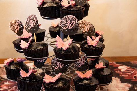 Black cupcakes woth pink butterflies and edible glitter for a 30th birthday. Black And Rose Gold Birthday, Birthday Cake With Butterflies, Rose Gold Birthday Cake, Cake With Butterflies, Black Cupcakes, Rose Gold Birthday, Rose Gold Cake, Gold Cupcakes, Gold Birthday Cake