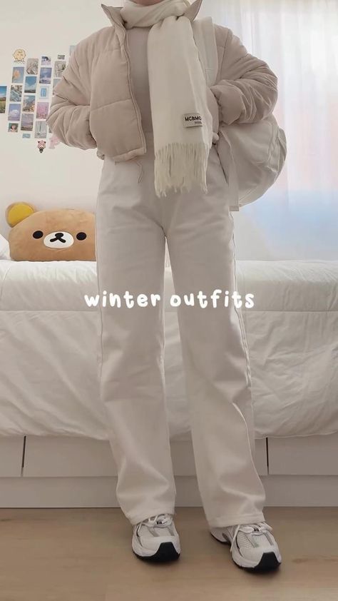 Cozy College Outfit Winter, Winter Outfits Realistic, White Headband Outfit Winter, School Outfits For College Winter, Winter Outfits Canada School, Sweatpants Outfit Women Winter, Negative Weather Outfit, Winter Outfits For Students, Cute Winter Sweater Outfits