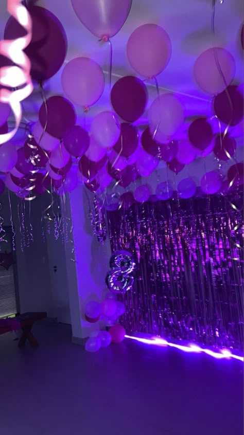 Sweet 16 Party Themes, Euphoria Party, 15th Birthday Party Ideas, Sweet 16 Party Decorations, 18th Birthday Party Themes, Purple Birthday Party, Sweet Sixteen Birthday Party Ideas, Sweet 16 Themes, Glitter Birthday Parties