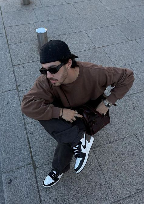 Mocha Ones Outfit, Mens Fashion Graphic Tees, Jordan Mocha Outfit, Jordan 1 Dark Mocha Outfit, Black Joggers Outfit Men, Jordan 1 Mocha Outfit Mens, Nike Dunk Low Outfit Men, Mocha Outfit, Jordan 1 Outfit Men