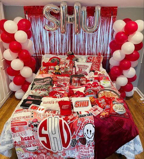 Shu College Bed Party, Sacred Heart Bed Party, College Acceptance Bed Decorating, Bed Decorating College Acceptance, Bed Decorating Ideas College Acceptance, College Acceptance Room Decorating, Bed Party College, College Bed Party, Heart Bed