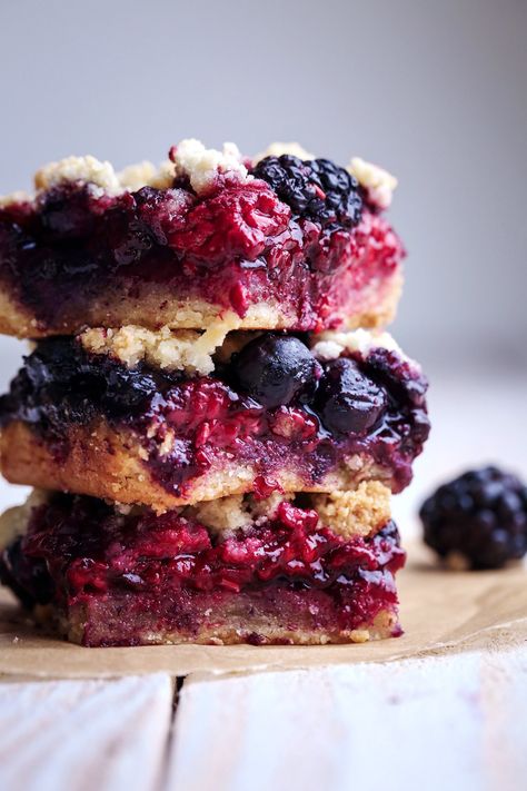 Berry Oat Bars, Paleo Desert, Crumb Bars, Suga Suga, Oat Bars, No Bake Bars, Brownie Bar, Mixed Berries, Refined Sugar Free