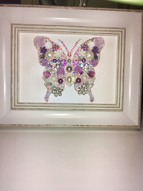 Butterfly Jewelry Art, Vintage Jewellery Crafts, Jewelry Shadow Box, Button Art On Canvas, Sparkly Butterfly, Painted Mailboxes, Painted Crafts, Gem Hunt, Jewel Art