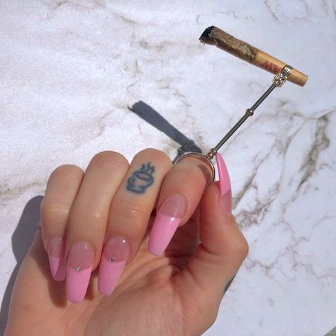 Blunts And Pretty Nails Aesthetic, Cute Joints, Pink Joints, Smink Inspiration, Exotic Nails, Nails Polish, Pink Acrylic Nails, Luxury Nails, Minimalist Nails