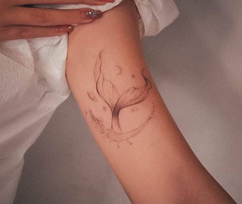 Mermaid Tattoo Meaning, Mermaid Tail Tattoo, Small Mermaid Tattoo, Mermaid Tattoo Designs, Bookish Tattoos, Tattoo Mini, Shell Tattoos, Chic Tattoo, Water Tattoo